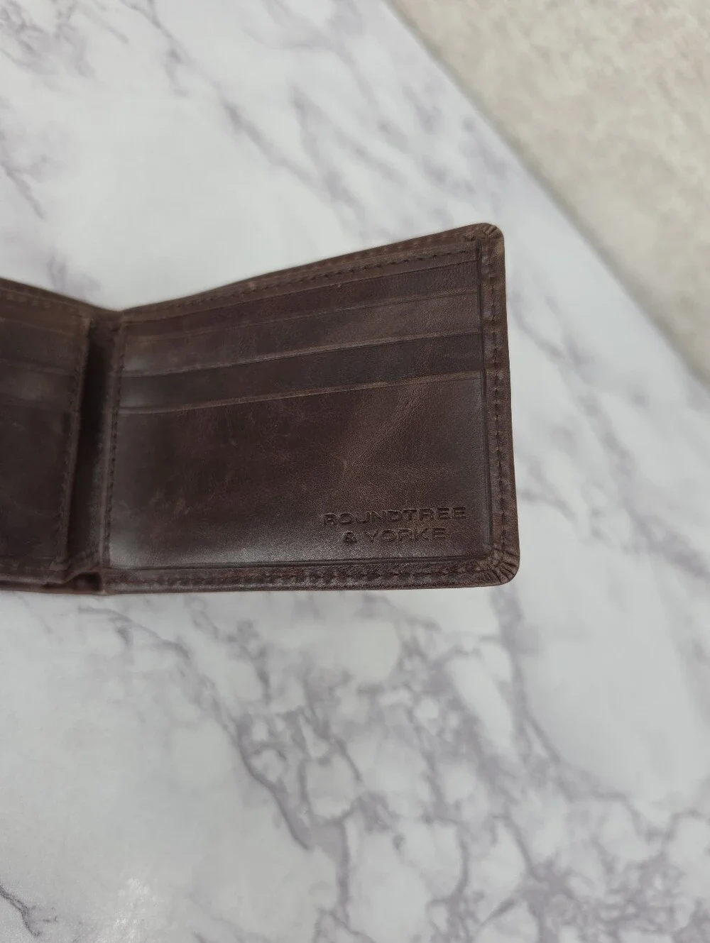 Roundtree & Yorke Men's Brown Leather Bi-Fold Wallet